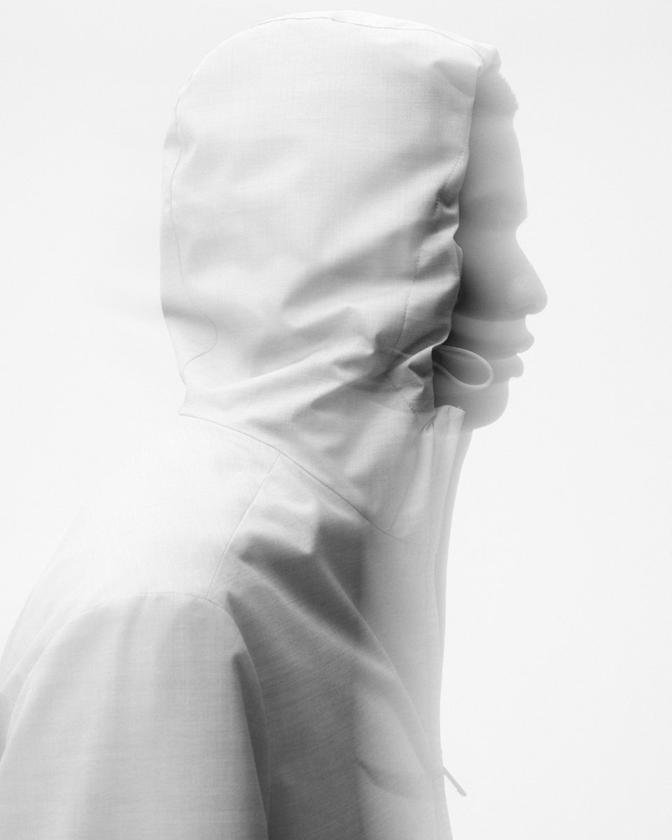 paulandshark's tweet image. Fine materials, refined silhouettes, and meticulous detailing.
The reversible wool and silk windbreaker captures the essence of Paul &amp;amp; Shark’s effortless elegance.

Discover the 2-in-1 jacket in the Pre-SS26 Collection: paulandshark.com

#paulandshark #springsummer2026