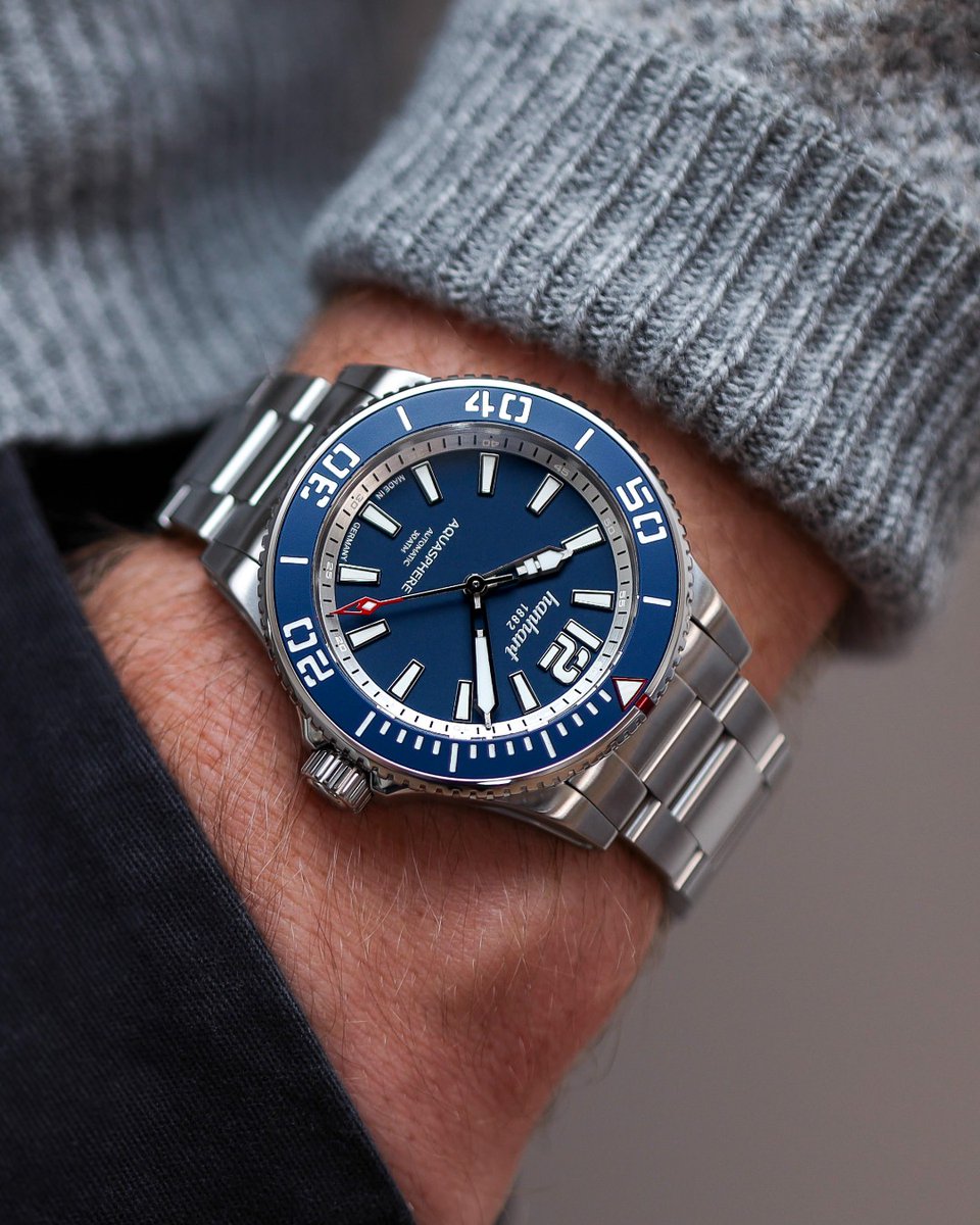 hanhart_1882's tweet image. Ready to dive deeper.

The AQUASPHERE FreeFall Blue combines a striking blue dial with clear, functional design and serious water resistance.
Built for life in and out of the water — robust, reliable, and unmistakably Hanhart.

 #AQUASPHERE #Hanhart #DivingWatch #WaterResistant