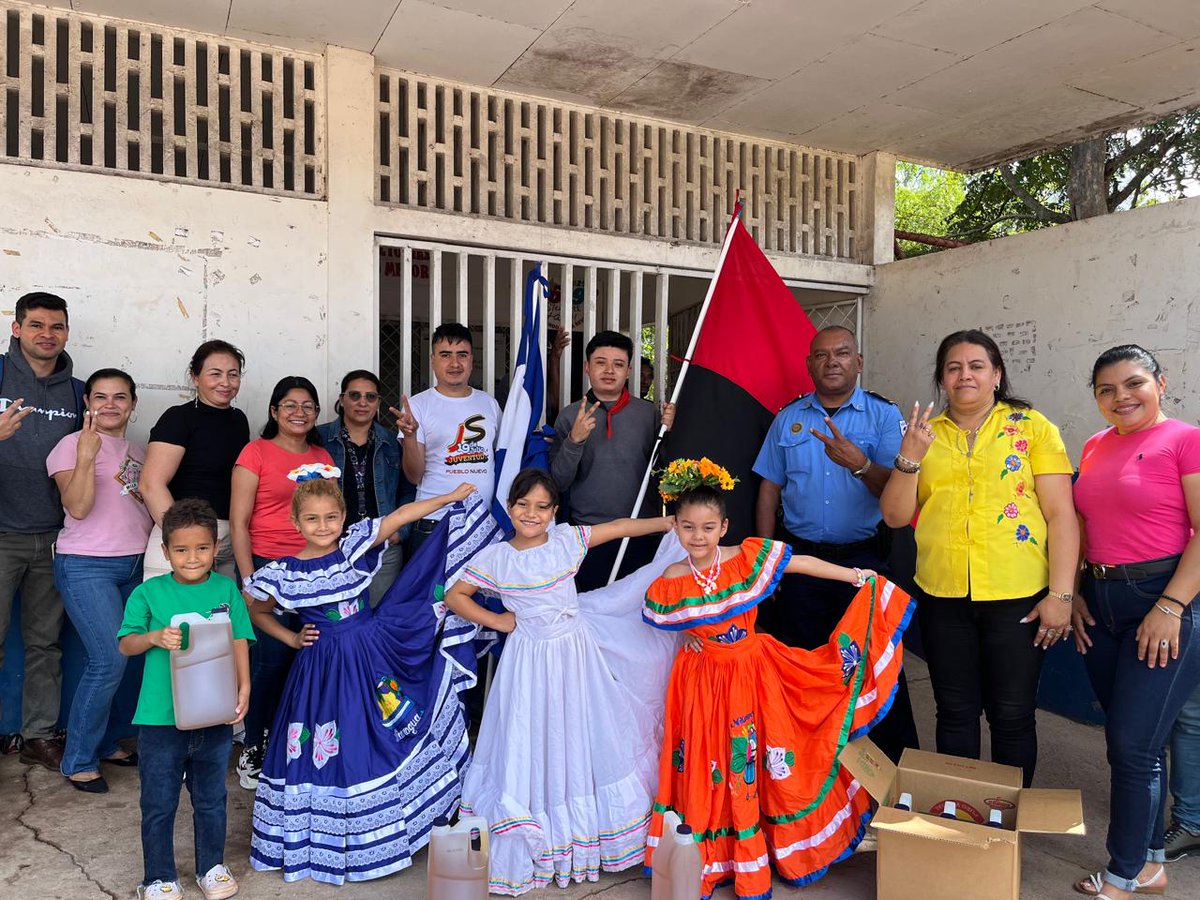 #Nicaragua 🇳🇮 🗣️ Centros educativos públicos de Esteli reciben la primera distribución de la Merienda Escolarí, asegurando el Buen Inicio del Ciclo Escolar 2026. ¡Más y más victorias! ✊🔴⚫️

<a href="/minednicaragua/">Ministerio de Educación Nicaragua</a> <a href="/MINEDEsteliDpt/">MINED Dptal Esteli</a> <a href="/Politicanica_/">Soy Humana 😎 Mayte Silva 💓</a> <a href="/huella_sandinis/">HUELLA SANDINISTA🇳🇮</a> <a href="/Atego16/">@🅰🆃🅴🅶🅾 🇳🇮</a>