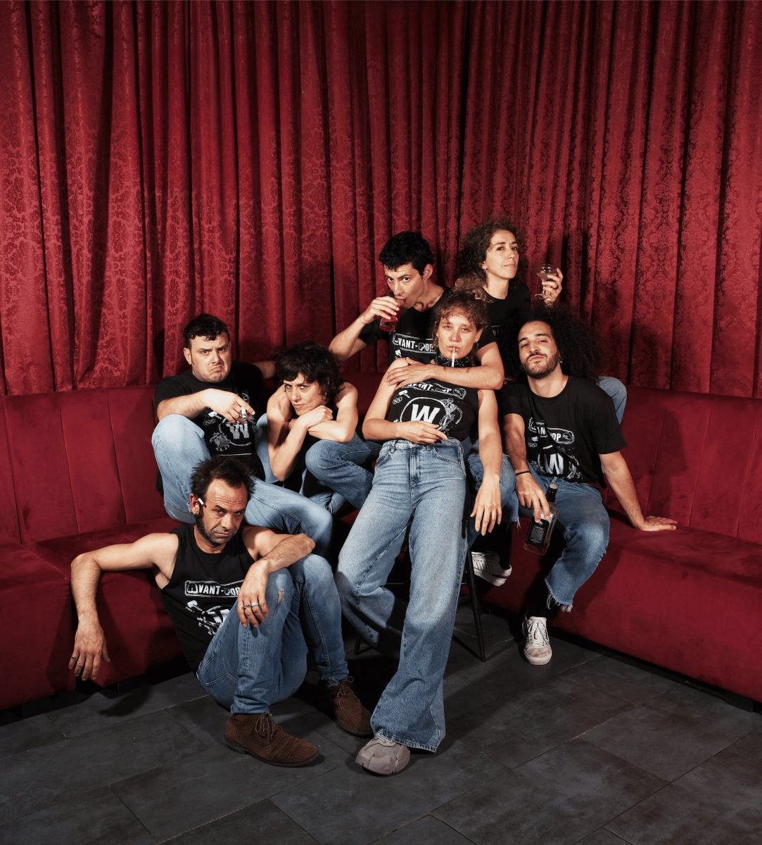 charconada's tweet image. “El día del Watusi” una fiesta escénica sobre la Barcelona de finales del siglo XX ... 17.01 @LavaVLL  🧷 Que no te lo cuenten #LAVATodosLosMundosEnUnEscenario #CulturaValladolid