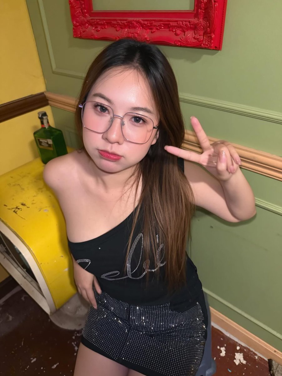 สาวแว่นน่าเย็ด