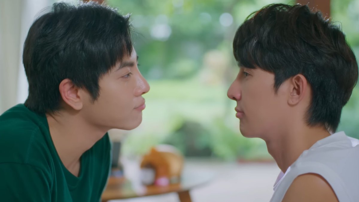 minsugams's tweet image. จากที่ดูซีรีย์วายมานะ คู่ที่จูบละหวานสุด ฉันว่า เอิร์ทมิกซ์ มันแบบ รอยยิ้มเอยสายตาเอย เวลามซ.จุ้ปอะ มันแบบ หว๊านหวาน ยิ้มอ้อน ป้าสังเกตละ ป้าว่าคู่นี้ดูหวานเจี๊ยบสุด อาจจะเพราะยิ้มของมซ.ด้วยมั้ง เวลาเขาจุ้ปเสร็จละยิ้มมันอ้อนอะ ส่วนพี่เอิร์ทก็สายตาละมุน ลงตัวสุดๆ