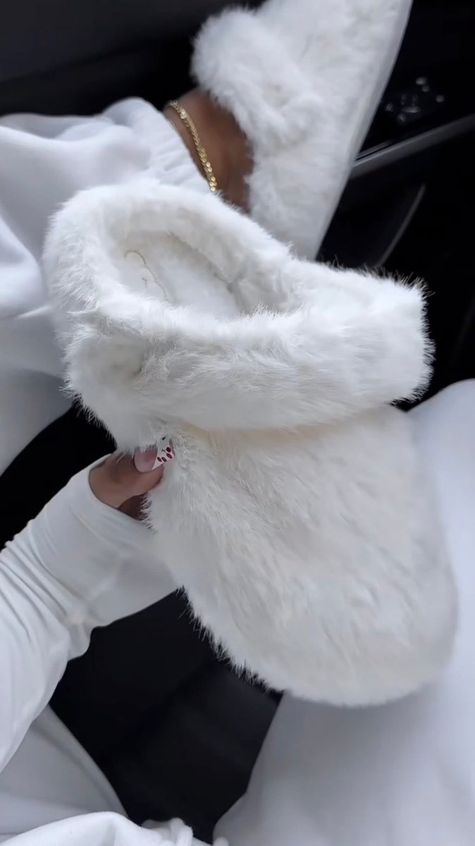 I love crocs cus whaaaaa 😍😍😍😍😍 they don’t   miss