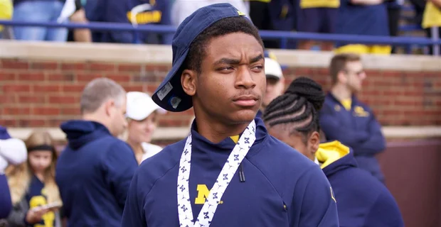 JoeReynoldsAH2's tweet photo. ✌️ On this date in 2022....
Andre Seldon Jr. transferred to New Mexico State.
〽️ 2020 - 2021
Defensive Back
#0 & 36
💛🙏💙 #RIPAndre