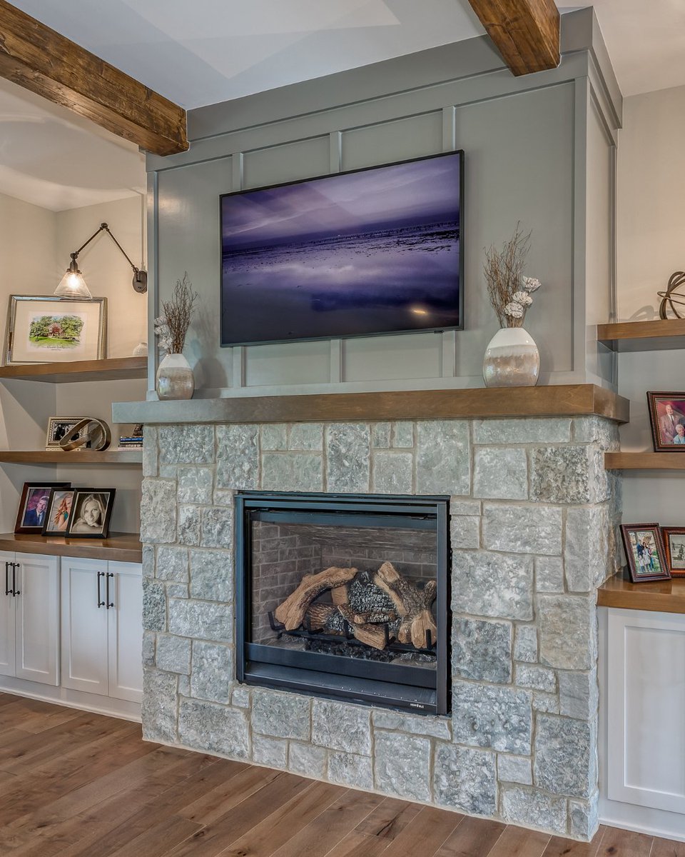 GradisonHomes's tweet image. Cold weather calls for reading a good book while sitting by a warm fire. 🔥☺️

Enjoy a look at some of our favorite fireplace builds!

#WarmAndCozy #GradisonDesignBuild #Fireplaces