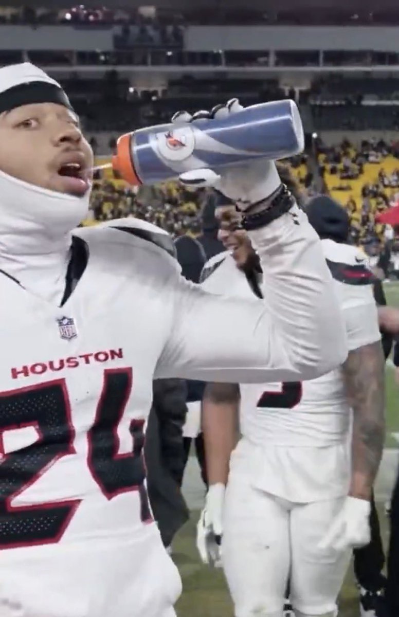 <a href="/HoustonTexans/">Houston Texans</a> This dude shuts down an entire side of the field and says nothing about it😂