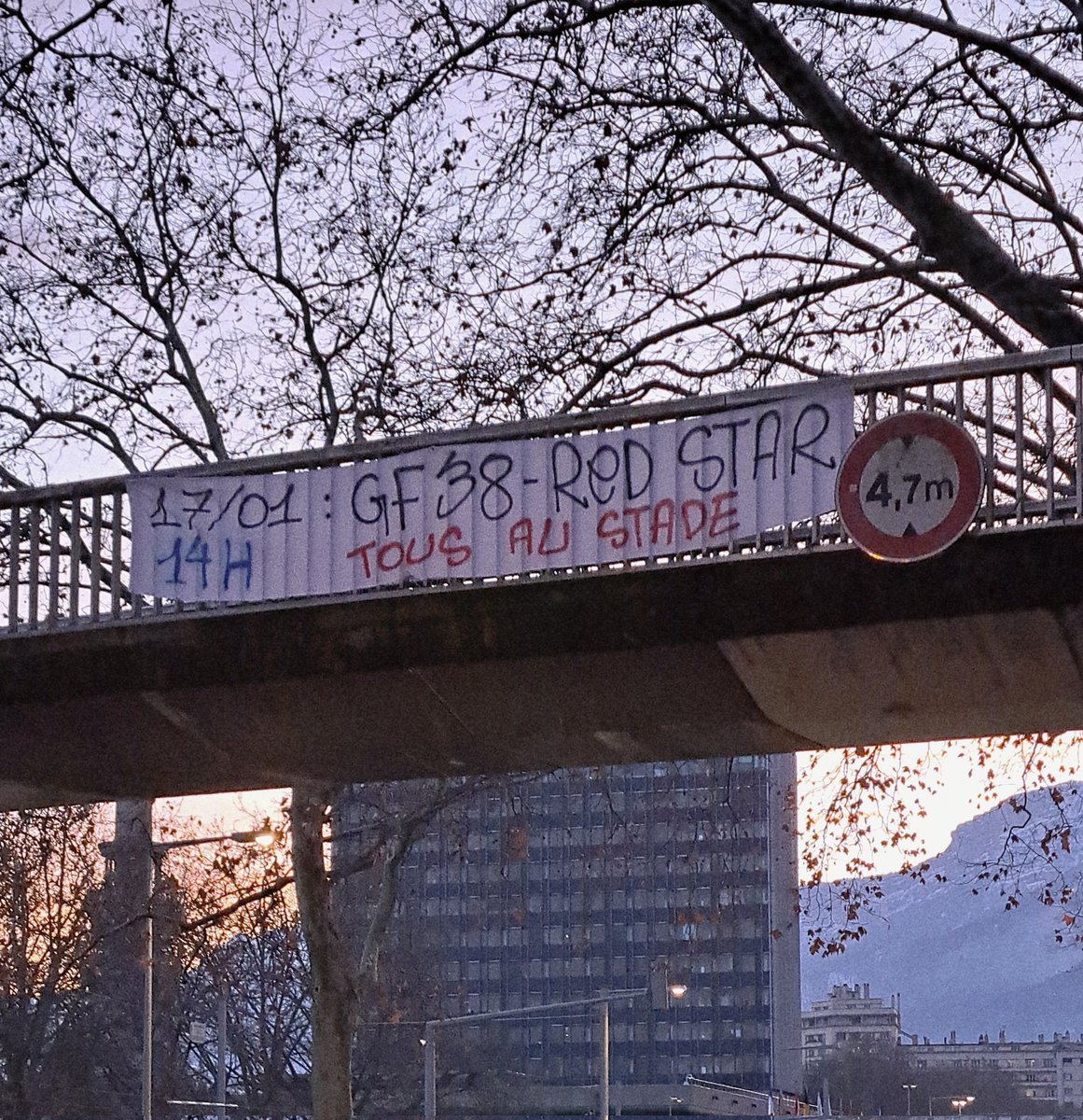 TribuneouestG's tweet image. 🟢 Grenoble X Red Star 🔵

Du stade des Alpes à la Porte de France, un seul mot d'ordre... TOUS AU STADE ce samedi 17/01 à 14h, pour la réception du Red Star !!

MOBILISATION GÉNÉRALE 🔥