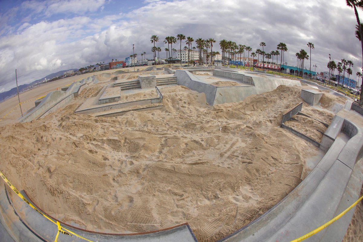 bumbadum14's tweet image. You unhinged retards filled a skate park with sand to prevent people from going outside during a mild flue event.

I don't care what Trump does I want you gone.