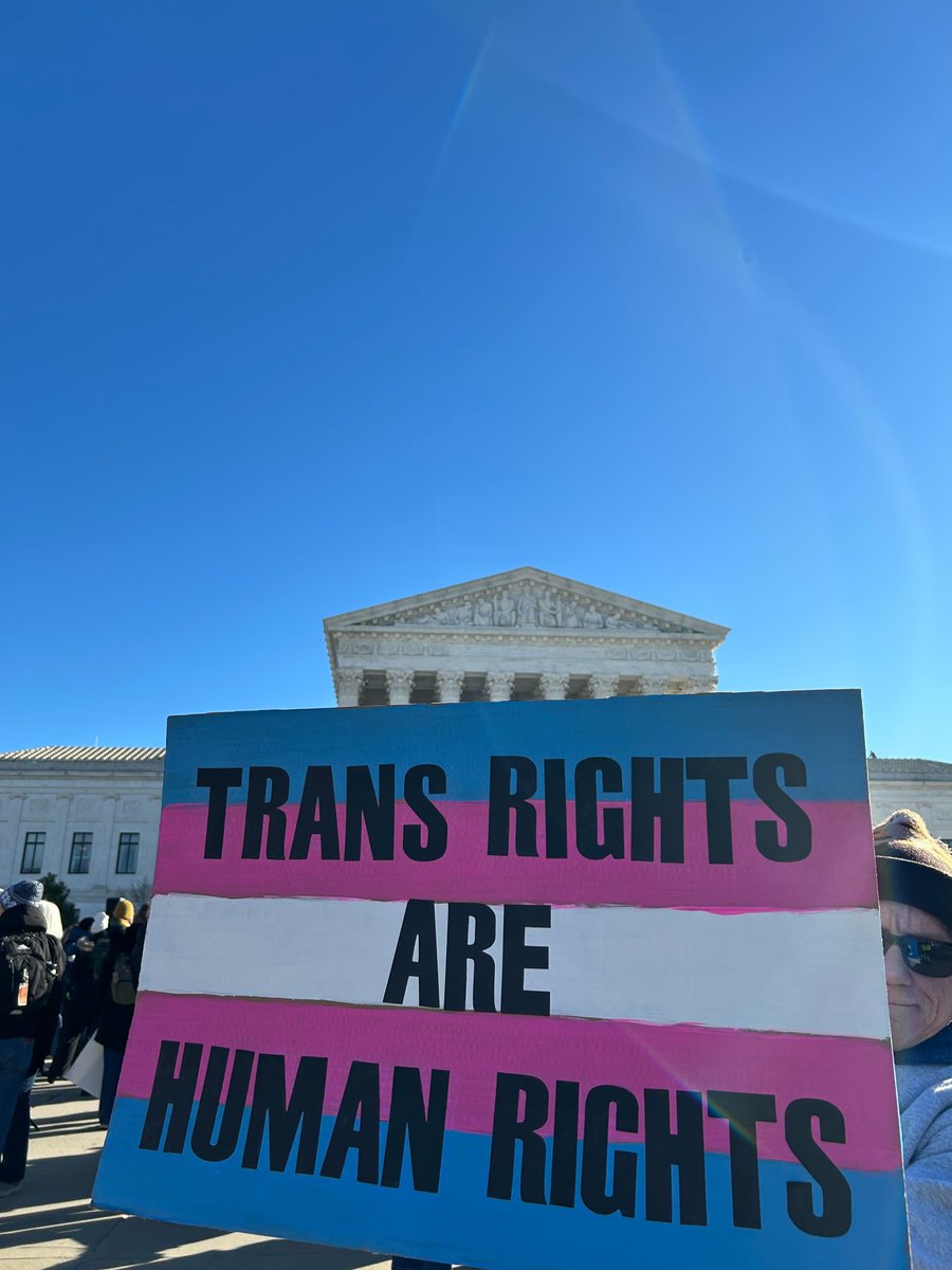 civilrightsorg's tweet image. 2 teenage girls are at the center of Supreme Court cases this week: 𝙒𝙚𝙨𝙩 𝙑𝙞𝙧𝙜𝙞𝙣𝙞𝙖 𝙫. 𝘽𝙋𝙅 𝙖𝙣𝙙 𝙇𝙞𝙩𝙩𝙡𝙚 𝙫. 𝙃𝙚𝙘𝙤𝙭, because they wanted to play sports like their peers.
Our community rose as a TEAM in support of trans youth. All kids should feel welcomed.