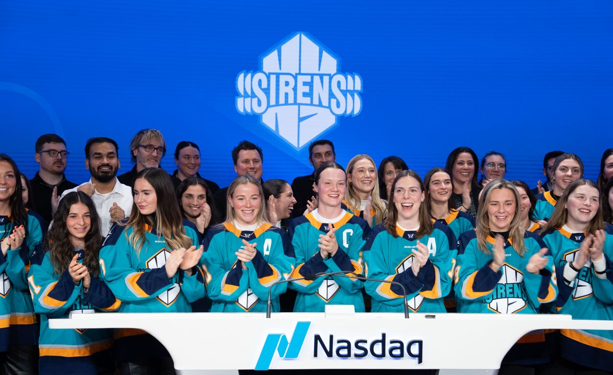 NasdaqExchange's tweet image. 🏒 @PWHL_NewYork are bringing the Professional Women’s Hockey League to new levels this season, taking the ice at Madison Square Garden for the first time in history.
🎊 Proud to celebrate you at the Nasdaq Closing Bell!