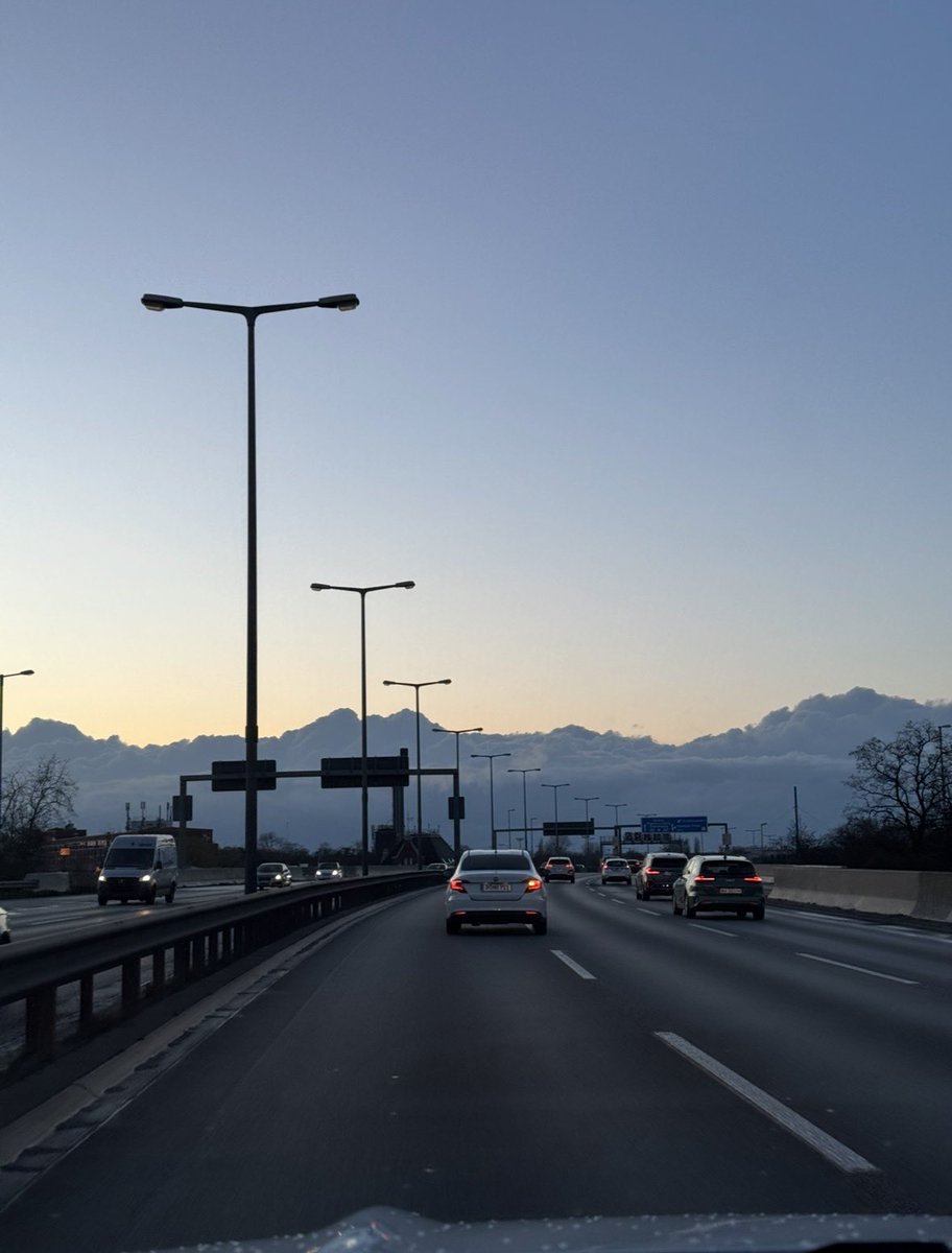 imfine_thankyou's tweet image. This is not a filter.
It’s a blue-pen style prompt.

Before / After below 👇

#AIPrompt #PhotoEditing #CreativeAI