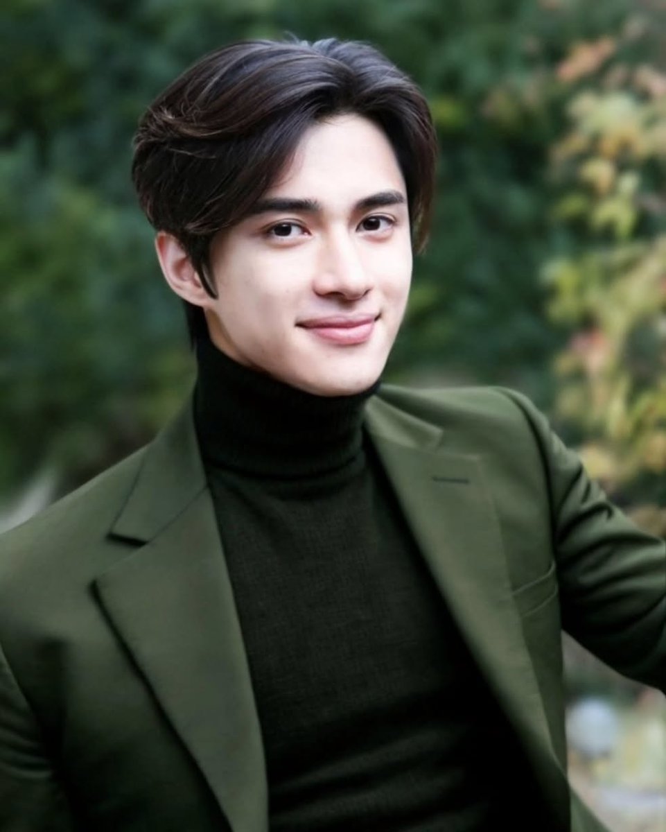 Alex (former DRIPPIN) has shared that he has exciting projects coming up this year, which will be revealed once the time is right.