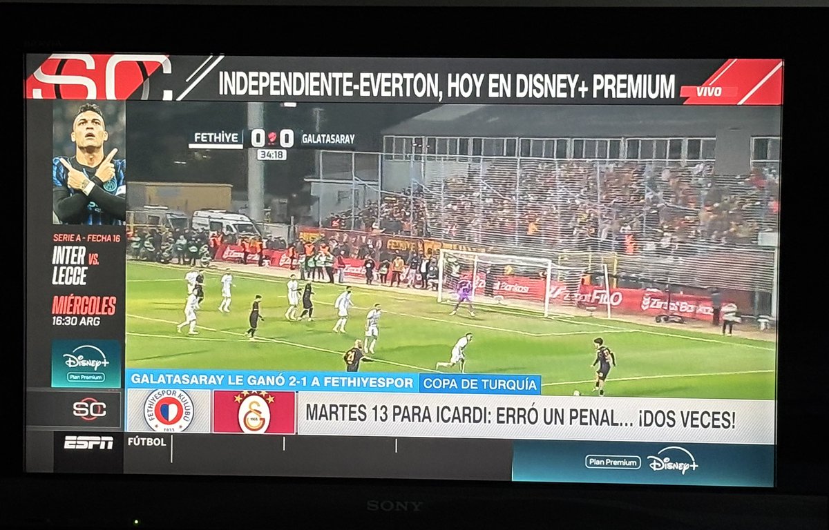 CheloMaya11's tweet photo. @SC_ESPN le ponen tanto cartelito al pedo a la imagen que no se ve la pelota e incluso a veces no se ve EL ARCO en los resúmenes!!! https://t.co/qvAk7dKREe