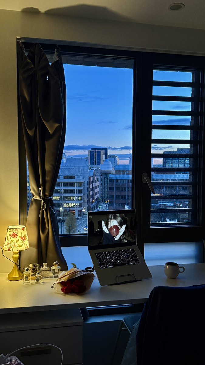 내방 뷰 너무 이쁜 것 같음