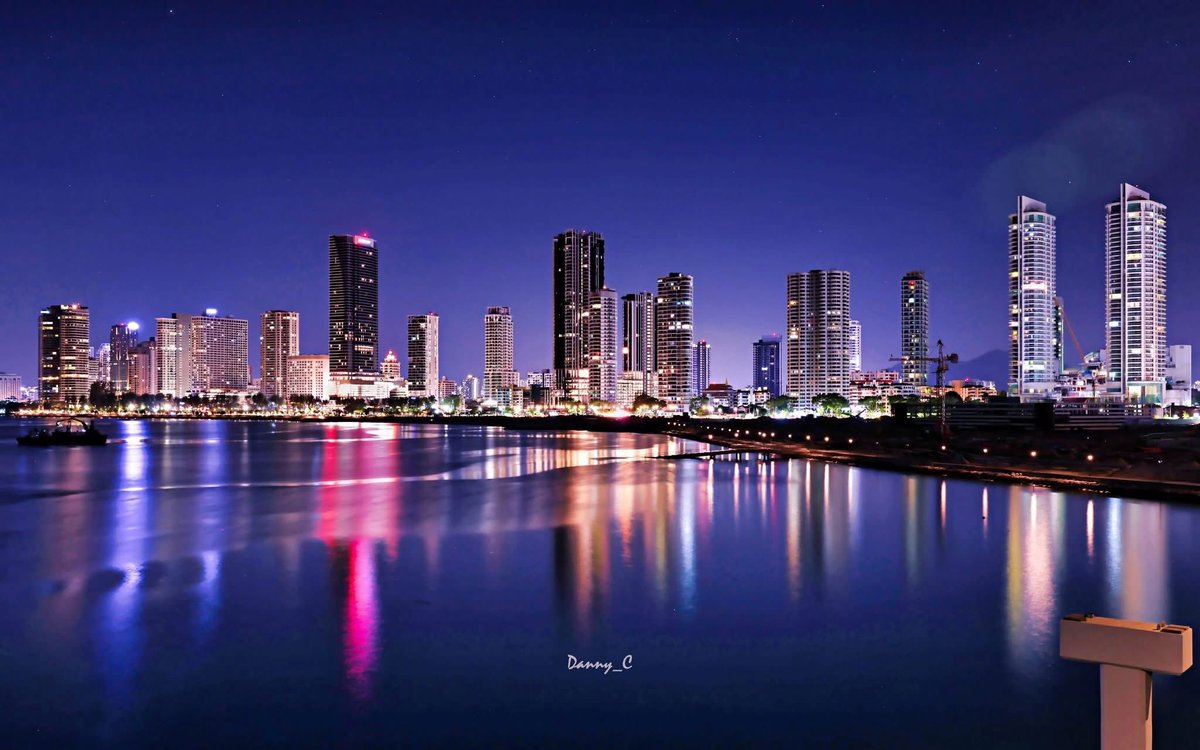 美しいペナンの夜景 by Danny Chong

#マレーシア #東南アジア #アジア #夜景
#ペナン島 #ジョホール・バル
#クアラルンプール #世界遺産 #屋台料理 #グルメ
 #シンガポール #タイ王国 #海外移住 #海外留学 #海外生活 #親子留学 #英語留学