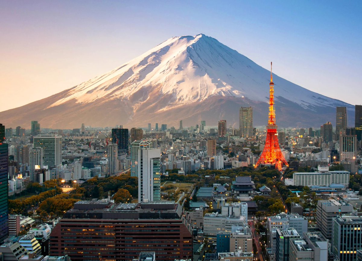 solid_stiff's tweet image. 八王子の高尾山で登山デビュー、頂上からの景色に達成感と感動で涙が出そう 😗