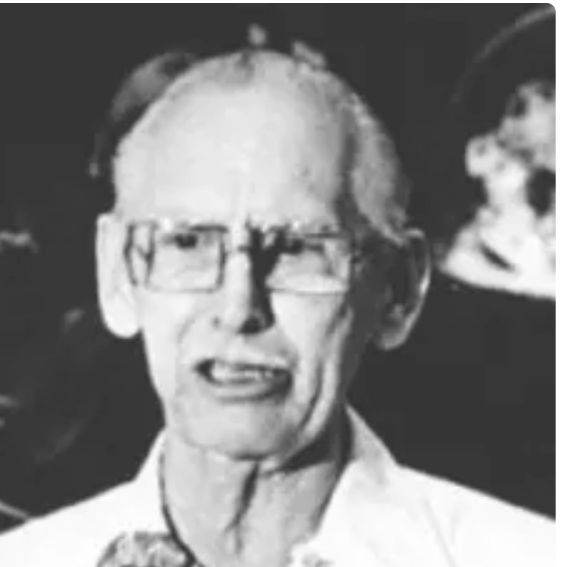 Odalis_BatistaP's tweet photo. 🇨🇺 Justo Vega, falleció un 13 de enero, hace 33 años. Su deceso dejó un vacío inmenso, pero también un legado que sigue vivo en la #Décima y en la voz de nuestros poetas populares.
#CubaEsC https://t.co/ITUa12Micz