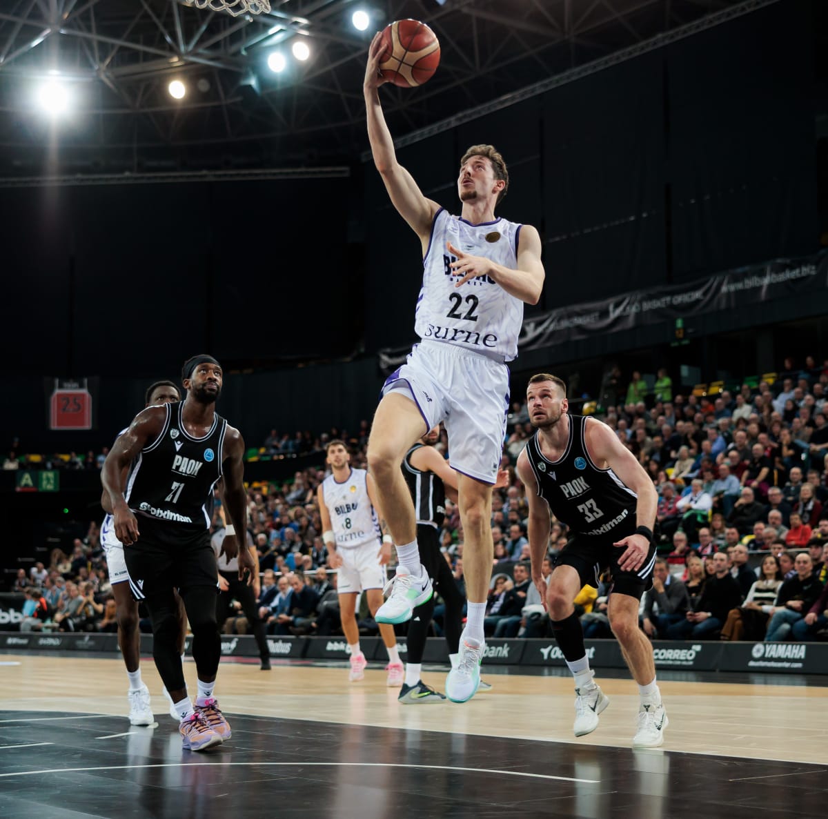 Alex_ReyesIB's tweet image. ⚫⚫ Noche mágica para ALEIX FONT en la FIBA Europe Cup.

El escolta del Surne Bilbao Basket jugó su mejor partido como "men in black" ante el PAOK.

📊 24 PTS || 5 REB || 1 ROB || 1 TAP 

✅ 2-2 T2 || 6-7 T3 || 2-2 TL || 30 VAL

#FIBAEuropeCup