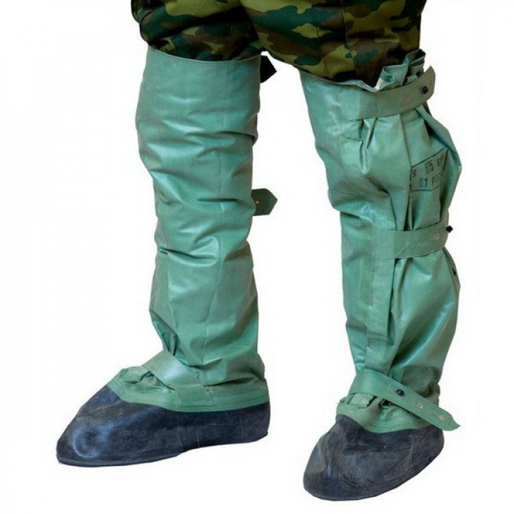 offsoff's tweet image. Племянник купил бахилы ОЗК и пришел в них в школу. Тупоголовые преподы тут же вызвали родителей