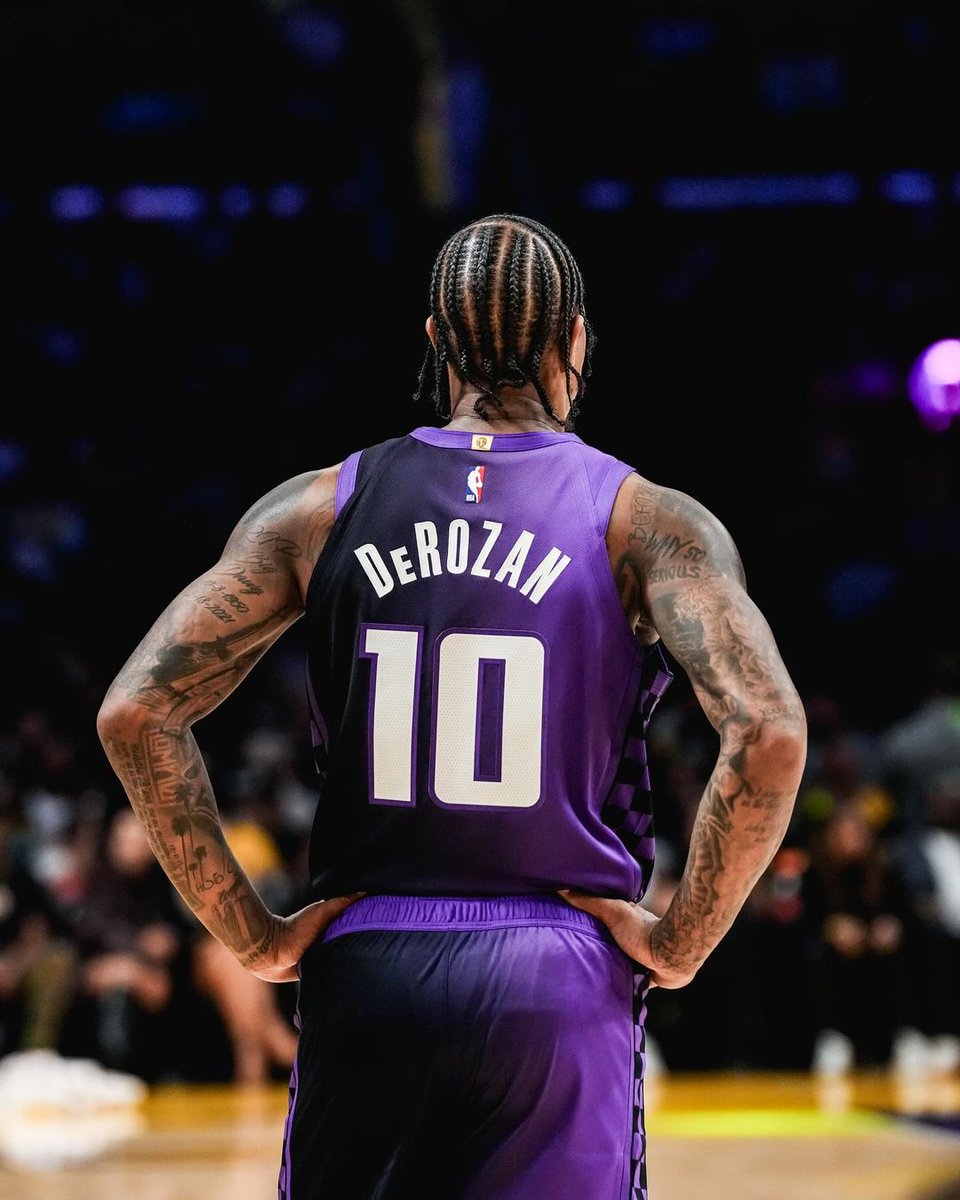 DeMar DeRozan vs Lakers : 

• 32 PTS
• 6 AST
• 3 STL 
• 14-19 FGM
• 37 Minutes

Victoire des Kings 124-112 ☑️