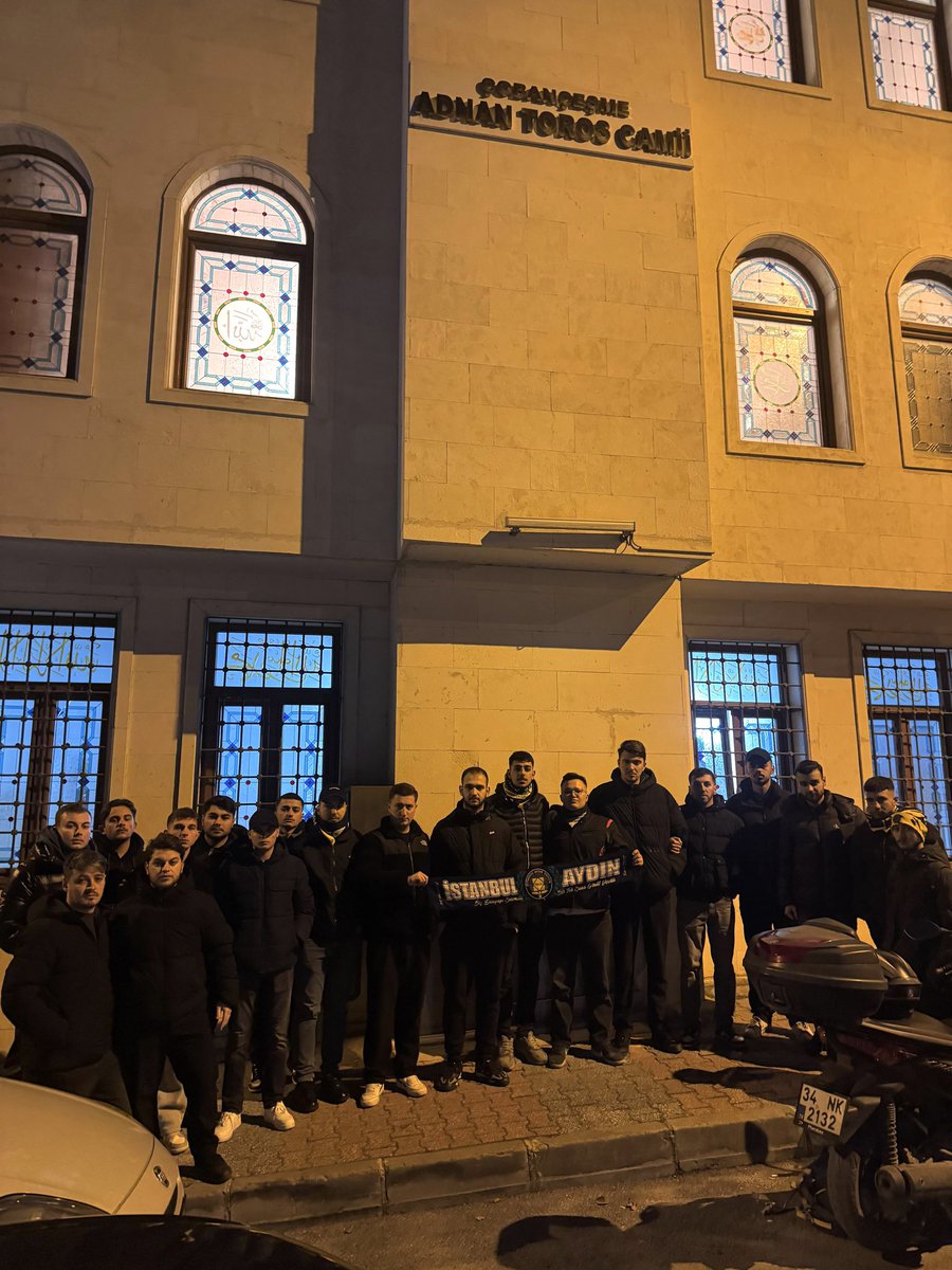 CENNET MEKAN SEFA KALYA!

Merhum Sefa Kalya reisimizin aramızdan ayrılışının 10.yıldönümünde çobançeşme camii’ndeki mevlidine katıldık. Ağabeyimize Allah’tan rahmet diliyoruz.