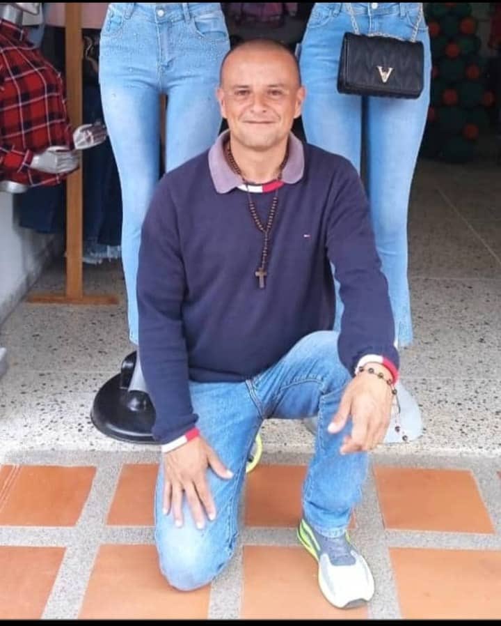 Fue invisibilizado por temor pero el momento de hablar llegó: Ramón Alberto Rivas Rodríguez “Beto” Valerano, hijo de La Puerta.
Secuestrado el 31/07/2024 por denunciar lo ocurrido tras las elecciones.
Rompemos el silencio: libertad ya.
#DDHH #QueSeanTodos