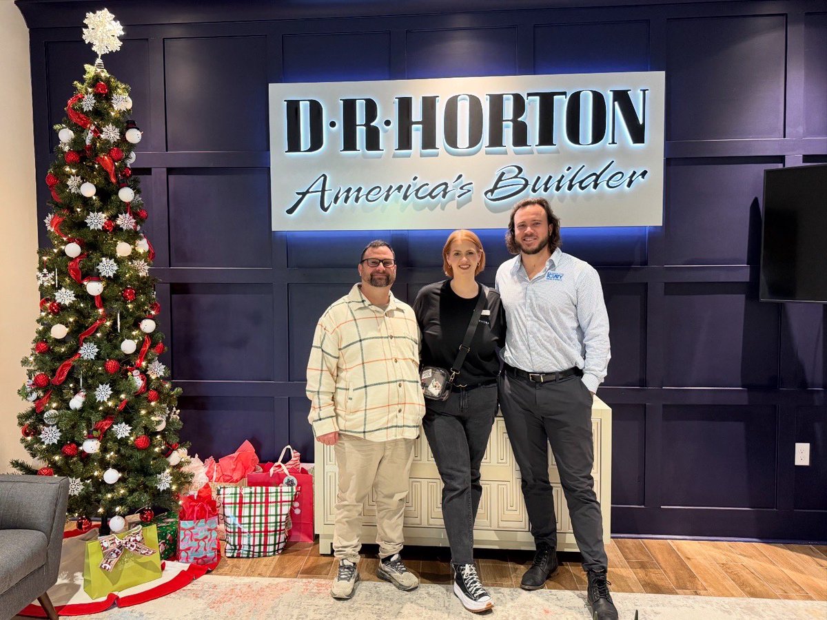 TylerAlbrecht10's tweet image. Instead of selling twice for commissions, I helped William keep his first home as a rental and buy a bigger one 📈🏡

He’s now building passive income for life—and as a veteran 🇺🇸 bought his $260K home with just $50 out of pocket 🎯

Want to retire early? #TalkToTyler