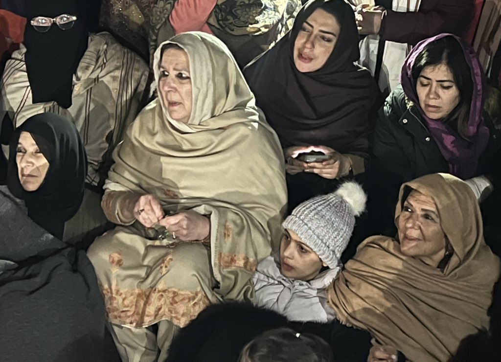 شوکت خانم کی اولاد زندہ باد زندہ باد۔۔