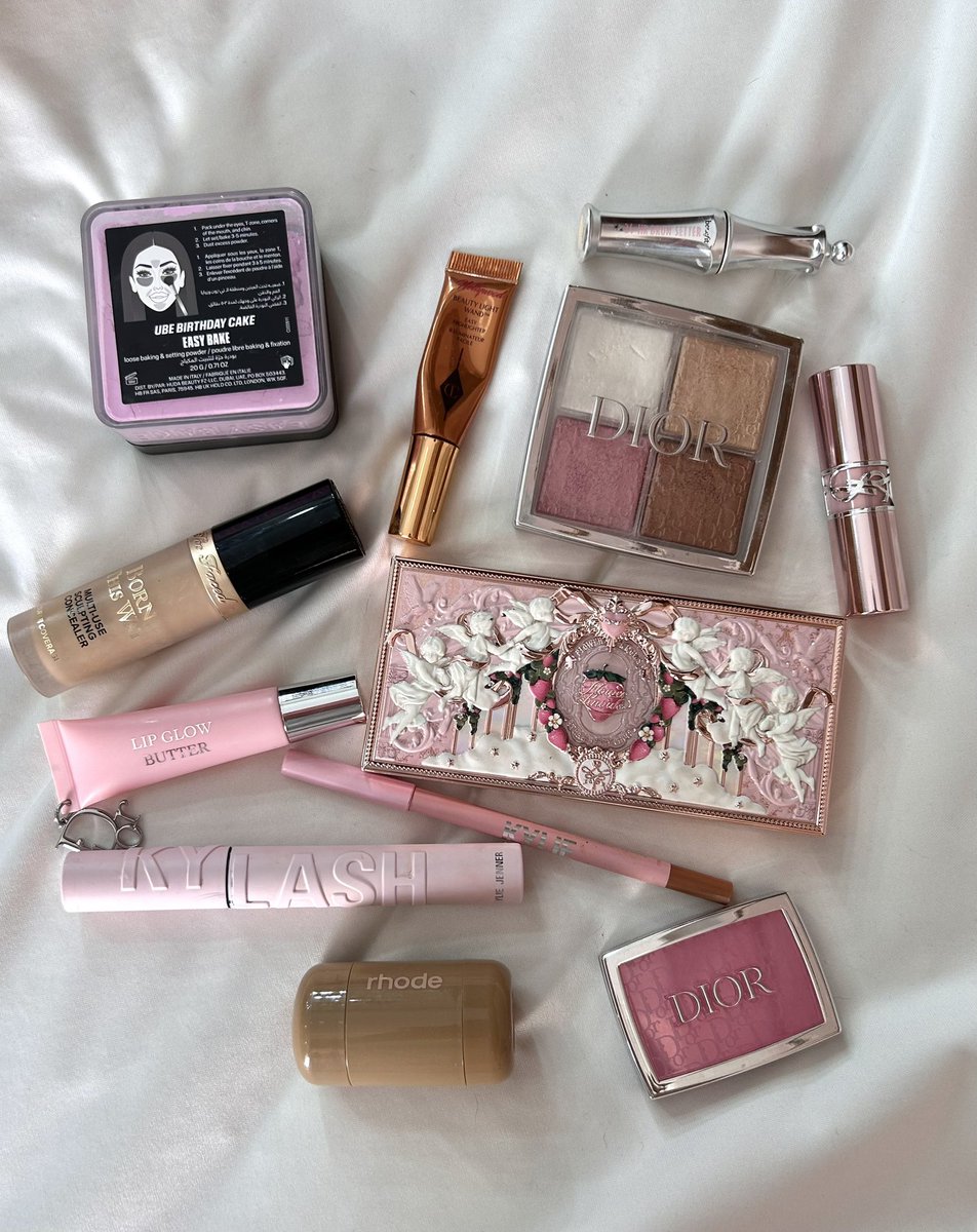 sweet_yas2's tweet photo. o meu básico que funciona para mim 🩷 faltou o lip oil da ysl que sou apaixonada https://t.co/OZo4uoTqWo