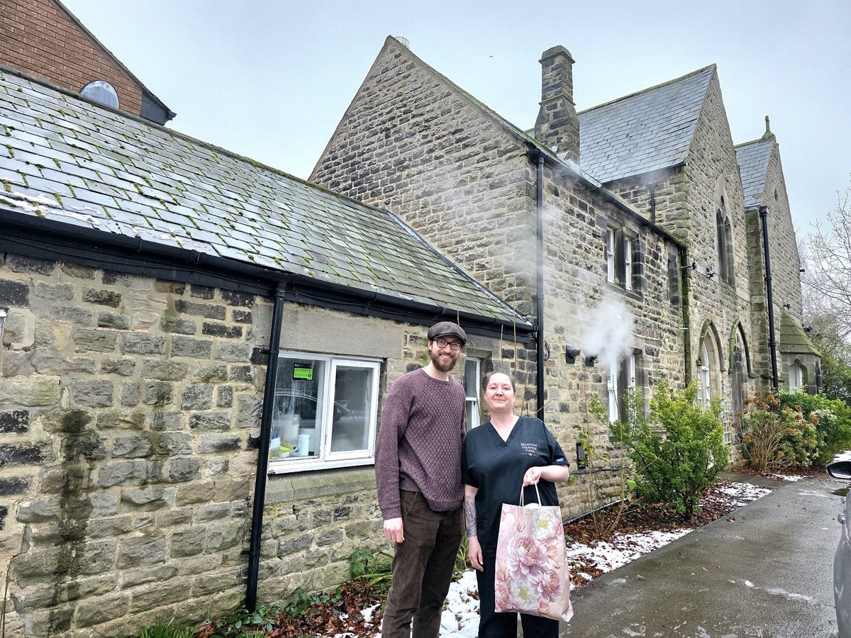 Two members of Hartlepool Mosque visited Belmont Grange Care Home in Durham yesterday along with some gifts for the elderly.

#Peace #Interfaith #Islam #Ahmadiyya #ServingHumanity
#MKAUK