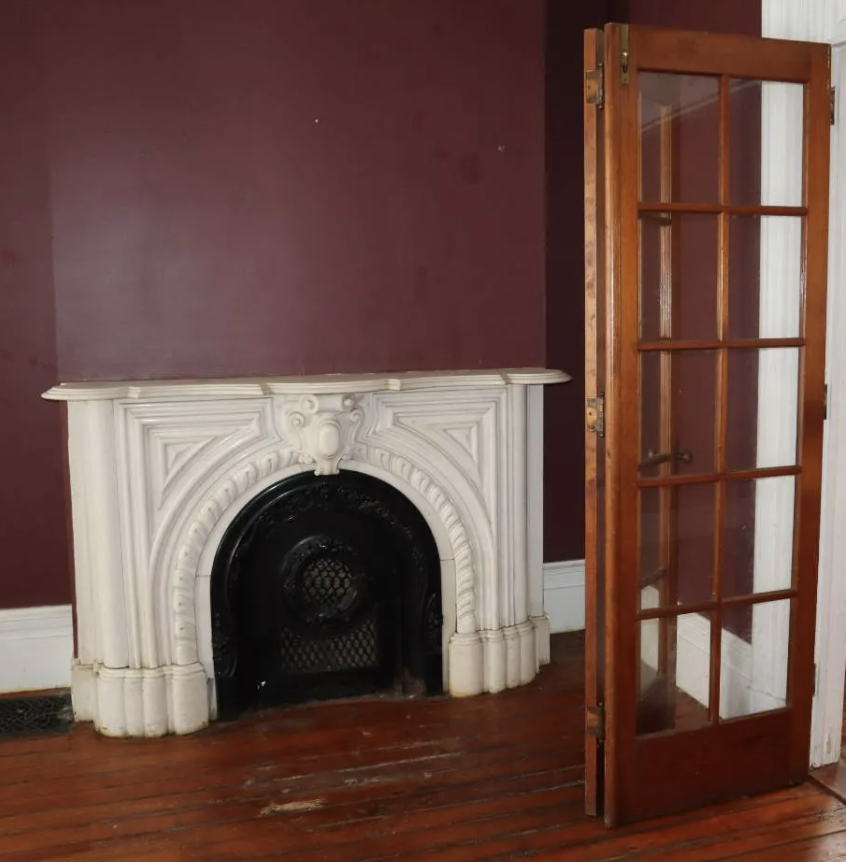 oldhousecalling's tweet image. $190,000
#NewYork #Italianate boasting two #fireplaces, hardwood floors, exquisite custom molding, and charming character throughout.  oldhousesunder50k.com/c-1860-new-yor…