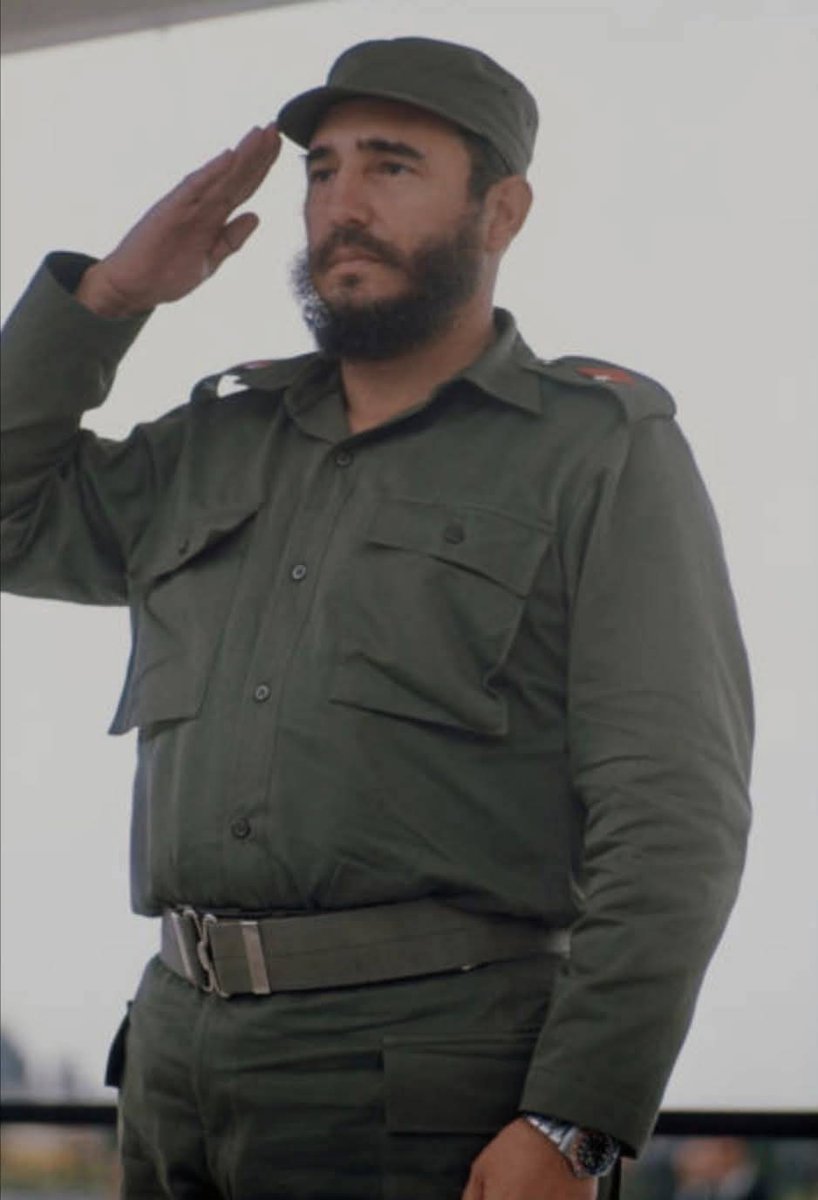 #Fidel: "Pueden odiarnos, pero al mismo tiempo tienen que admirarnos (...). Y no toleran, no resisten, sufren mucho cuando ven que hay un pueblo que no se pone de rodillas. Y ese pueblo somos nosotros, ese pueblo son ustedes."

#100AñosConFidel