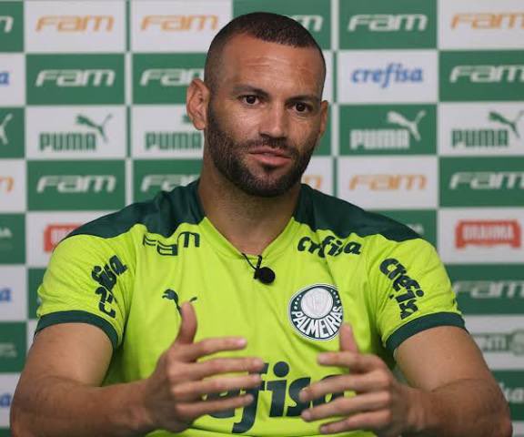 soccergfbpa's tweet image. 🚨 Palmeiras liberou o goleiro Weverton ao Grêmio sem compensação financeira. 

O jogador assina por três anos com o Tricolor.

🗞️ @geglobo 
📸 Cesar Greco/SEP