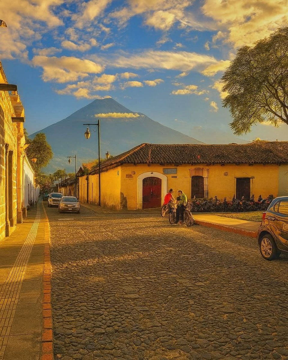 HispaniarumRex's tweet image. Antigua, Guatemala.