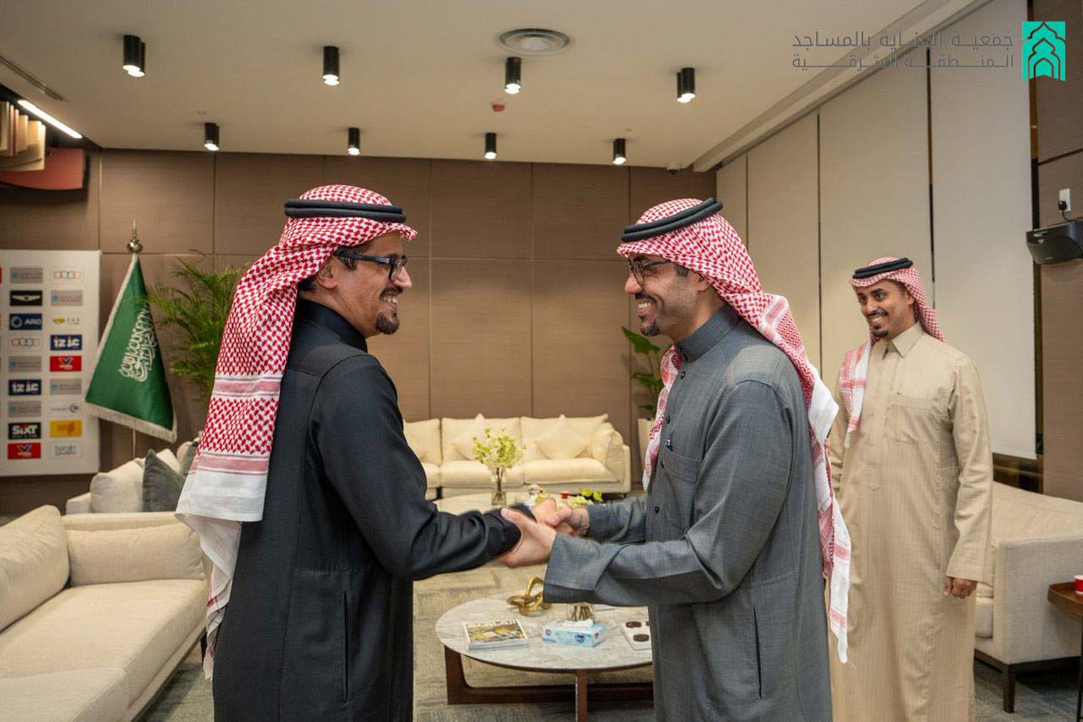 masajidsharqia's tweet image. جمعية العناية بالمساجد في زيارة مجتمعية لنادي القادسية .. 

تشرفت جمعية العناية بالمساجد بالمنطقة الشرقية بزيارة نادي القادسية السعودي، الشريك الاستراتيجي للجمعية، وذلك في إطار تعزيز الشراكات المجتمعية.

ومثّل الجمعية خلال الزيارة رئيس مجلس الإدارة الأستاذ عبد الرحمن بن سليمان…