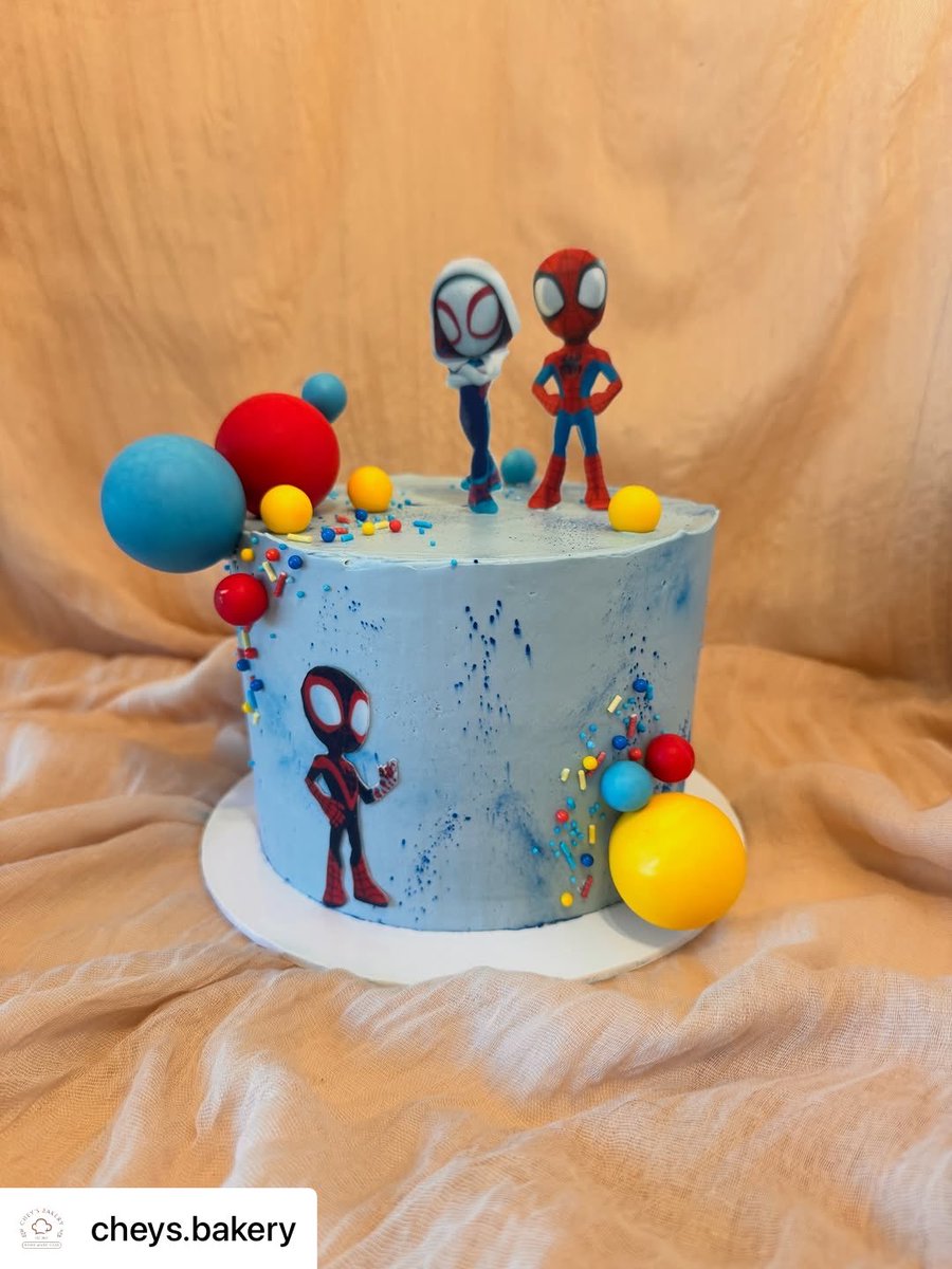 Cakeprint's tweet image. Deze prachtige Spidey taart met bijpassende cupcakes zijn gemaakt door Cheyenne van Cheys Bakery. Ze versierde deze prachtige taart en cupcakes met eetbare prints. 

#cheysbakery #cakeprint #spideytaart #eetbareprint