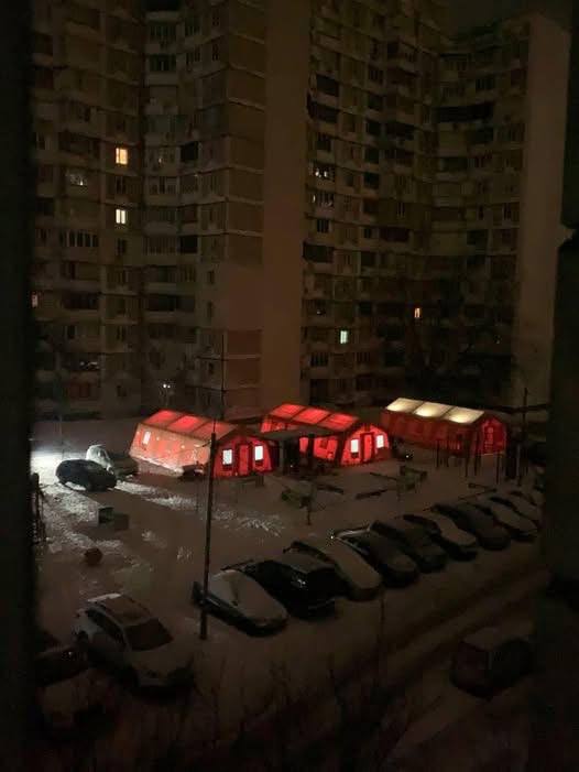 This is how Kyiv residents survive without electricity and heating after Russian attacks.

Invincibility points are places where people can warm up, rest, charge mobile phones and other devices, use the internet, get hot drinks, and receive basic assistance.

📷: Volodymyr