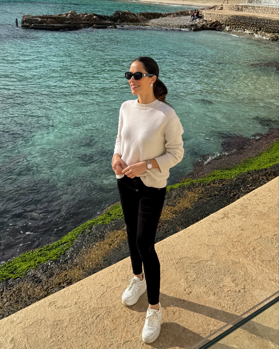 anaivanovic's tweet photo. Winter sun 💛 Soaking up some of that powerful vitamin D ☺️ https://t.co/kYAZNUrINd