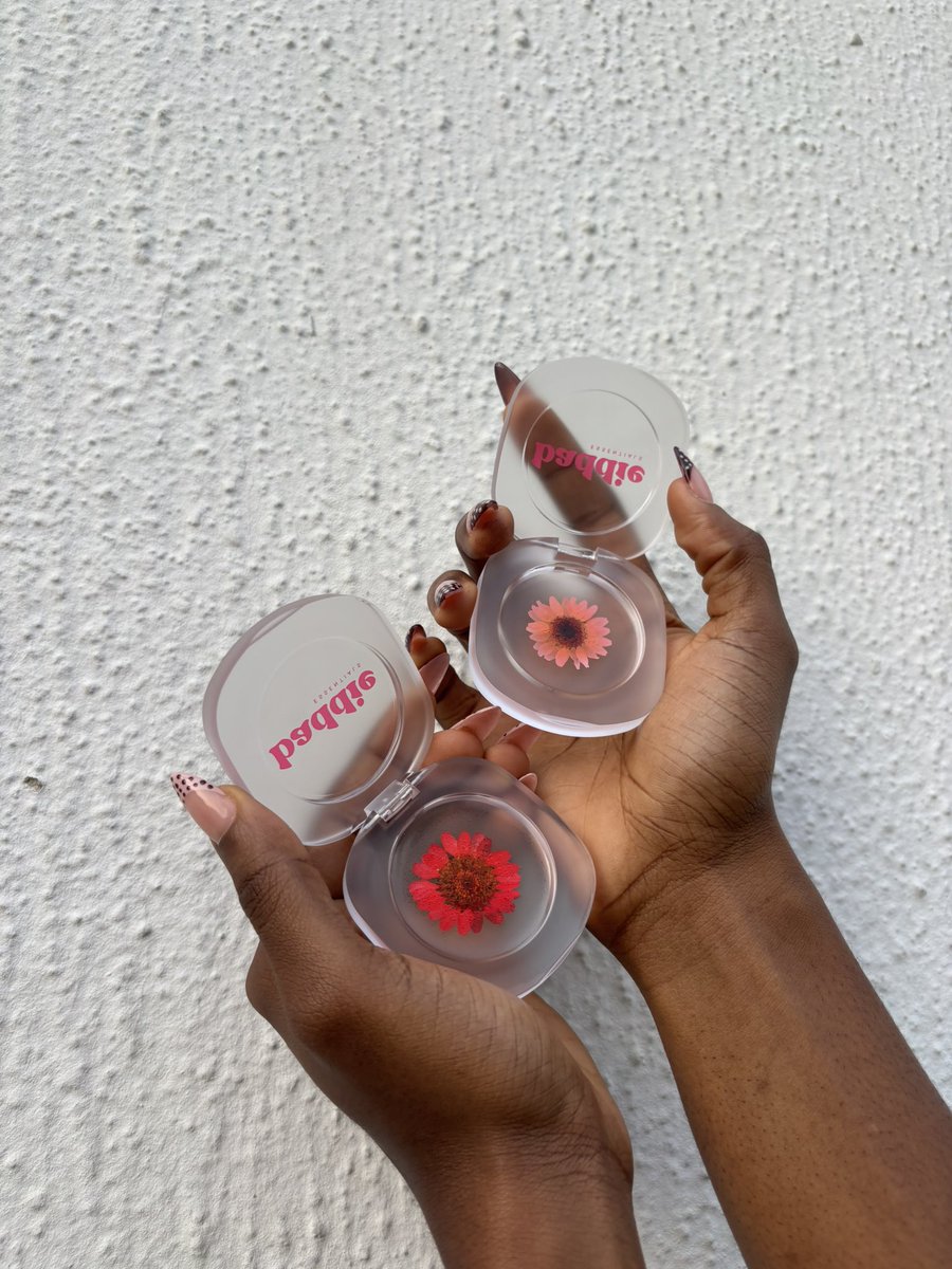 JessupMichelle's tweet photo. launched my beauty products this week🥹🫶🏻 @Baddiessential 
Customizable eyeshadow palette 
Color changing pH blush
Magnetic eyelashes
Lipglosses

tryna simplify makeup 4 the baddies🤭 https://t.co/B4PEVtwypc