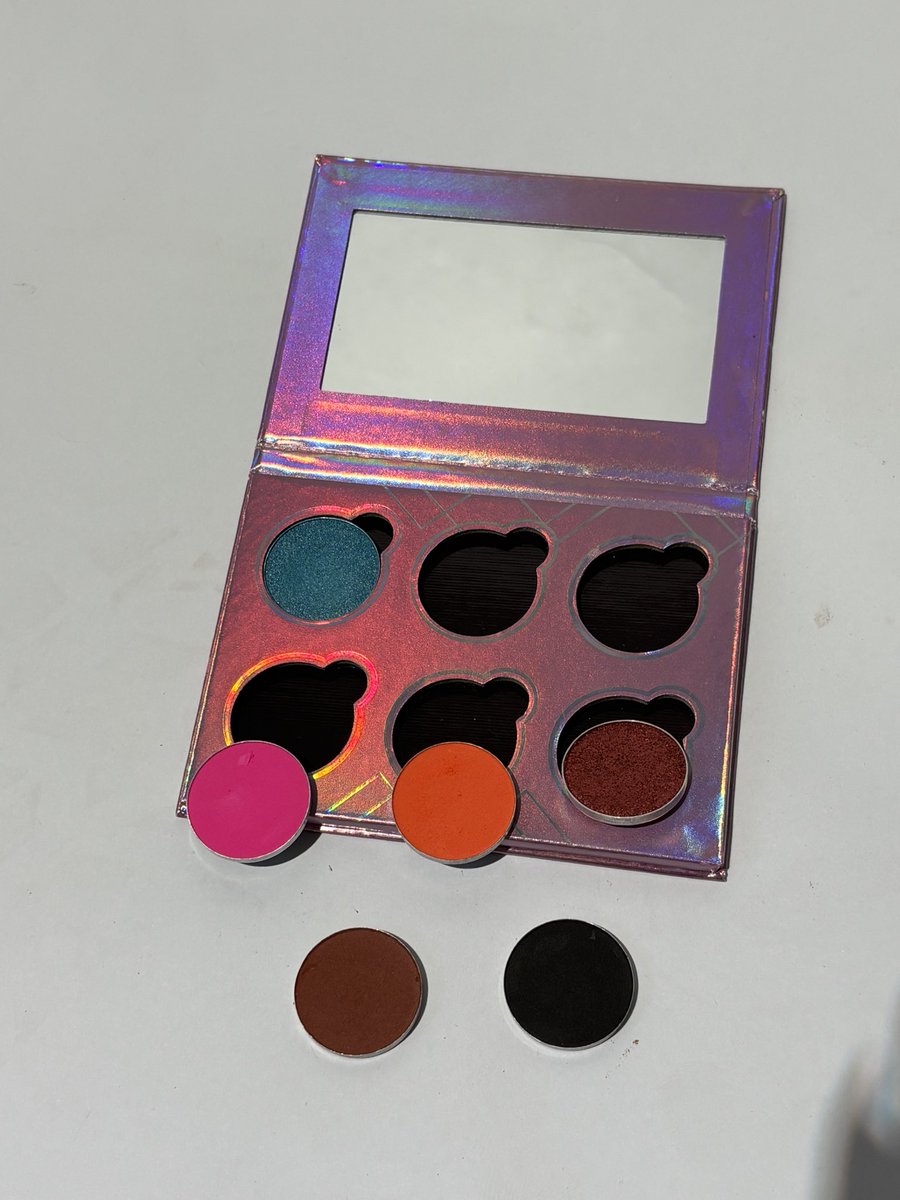 JessupMichelle's tweet photo. launched my beauty products this week🥹🫶🏻 @Baddiessential 
Customizable eyeshadow palette 
Color changing pH blush
Magnetic eyelashes
Lipglosses

tryna simplify makeup 4 the baddies🤭 https://t.co/B4PEVtwypc