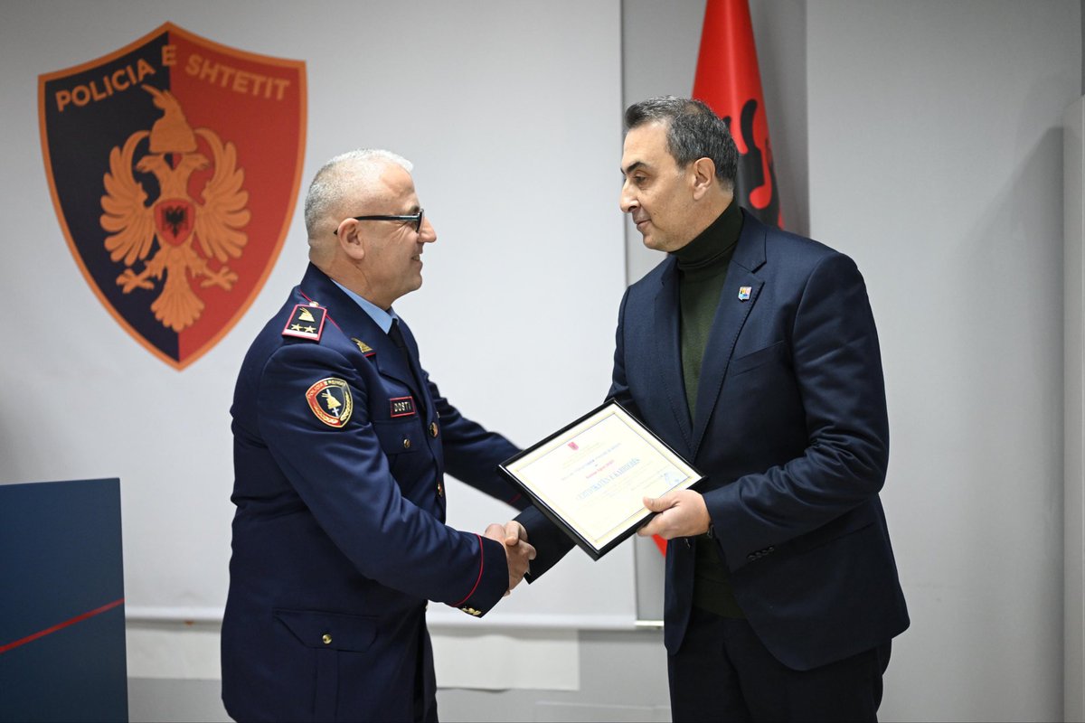 113 vite përkushtim, sakrifica, rend dhe siguri👮‍♂️🇦🇱
Në Drejtorinë Vendore të Policisë Tiranë, efektivët e Policisë së Shtetit, në nderim dhe respekt të rrugëtimit dhe kontributit të çmuar ndaj qytetarëve 🤝

#113Vite #PoliciaEShtetit #DVP_Tiranë 
<a href="/Qarku_Tirane/">Qarku Tiranë 🇦🇱 Tirana Region</a>