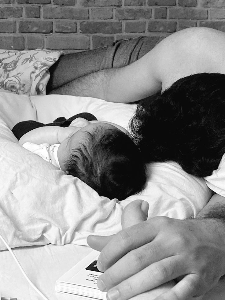 Macdemoiselle's tweet image. ㅤ
Nighty nite! How cute my giant baby (the one who grabs my feet while he’s asleep lol) sleeping next to his mini size 🤏🏻
⠀