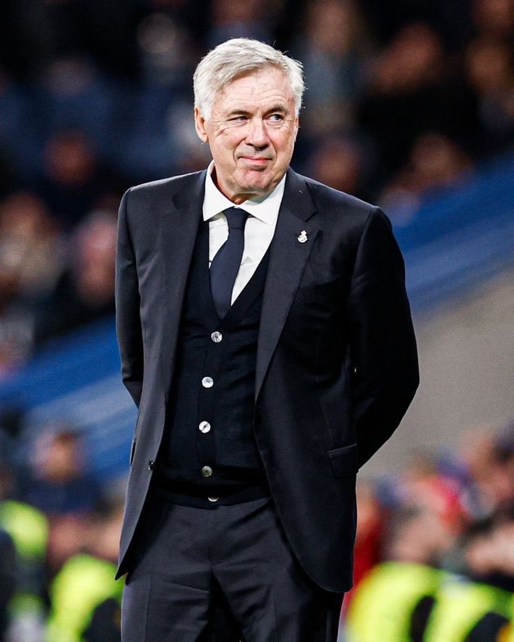 EditionMerengue's tweet image. Carlo Ancelotti avait recommandé au club de recruter un milieu de terrain après la retraite de Kroos.

Cela n’a pas été fait.

Xabi Alonso a ensuite émis le même conseil, avec le départ de Modrić.

Rien n’a été fait non plus. Les deux joueurs sont partis, et aucun renfort n’a été…