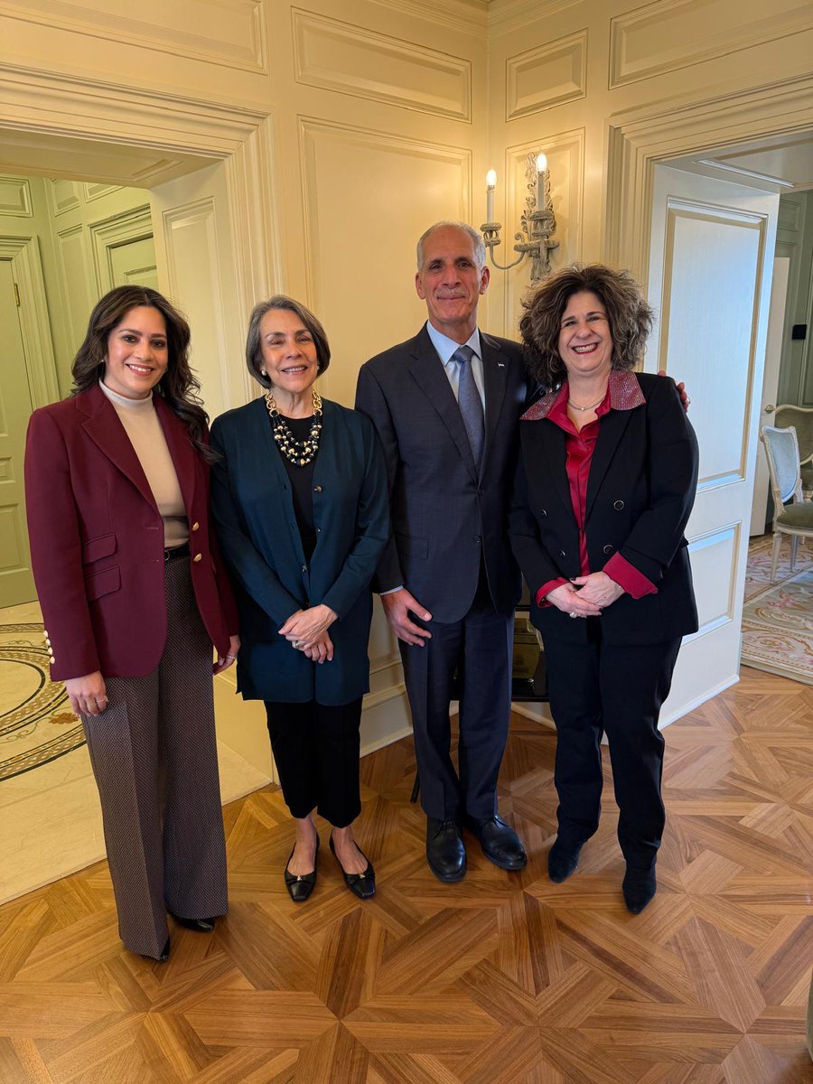This morning in Washington, D.C., <a href="/AJCLatino/">AJC Latino</a> Director Dina Siegel Vann and Deputy Director Daniela Greene met with the President-Elect of Honduras @TitoAsfura and the incoming Foreign Minister <a href="/MireyaAguero/">Mireya Agüero </a> to discuss issues of mutual importance.

Thank you for engaging with us,