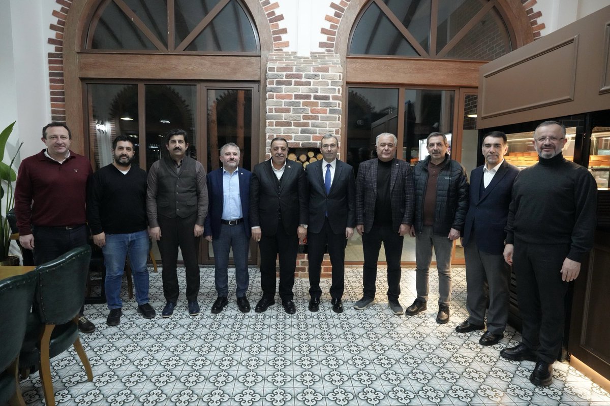 ahmetcinpendik's tweet image. Önceki dönemlerde İstanbul’un farklı ilçelerinde görev alan AK Parti İlçe Başkanlarımız ile buluştuk. 

Gayretleri ve çalışmaları için kendilerine bir kez daha teşekkür ediyorum.