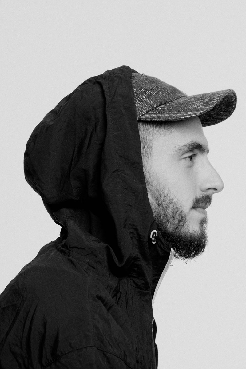 O brasileiro 'Antônio Odisseia', dirigido por Thales Banzai, terá sua estreia mundial na competição da mostra principal Narrative Features do Slamdance Film Festival 2026, que acontece em Los Angeles. 🇧🇷

Sinopse oficial: Na trama, Tony e sua melhor amiga Ivy roubam o bar onde