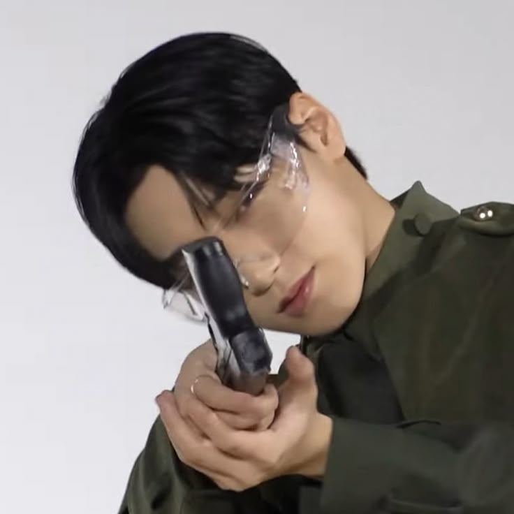 DreamCJen's tweet image. gun to your head, name a kpop song that starts with the letter S.