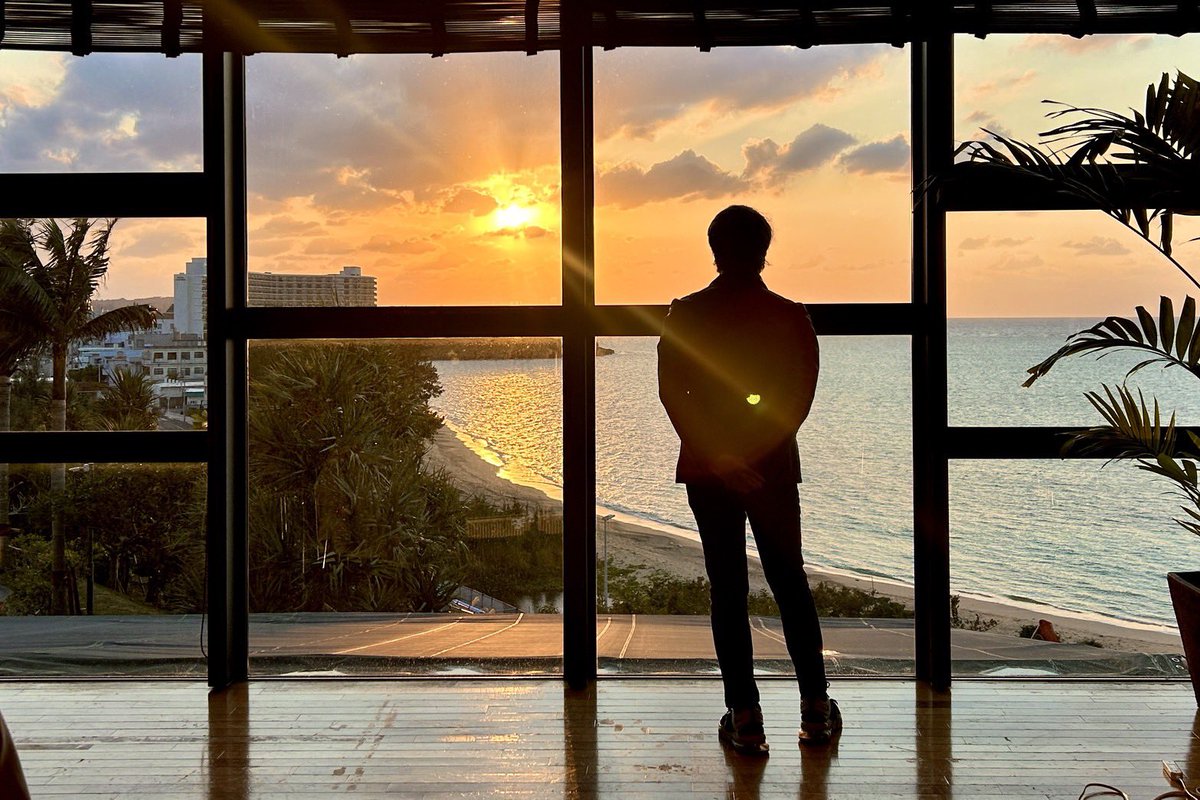 TrickerLoki's tweet image. 今日の営業での写真。仮面ライダーの黒幕の初登場感すごい