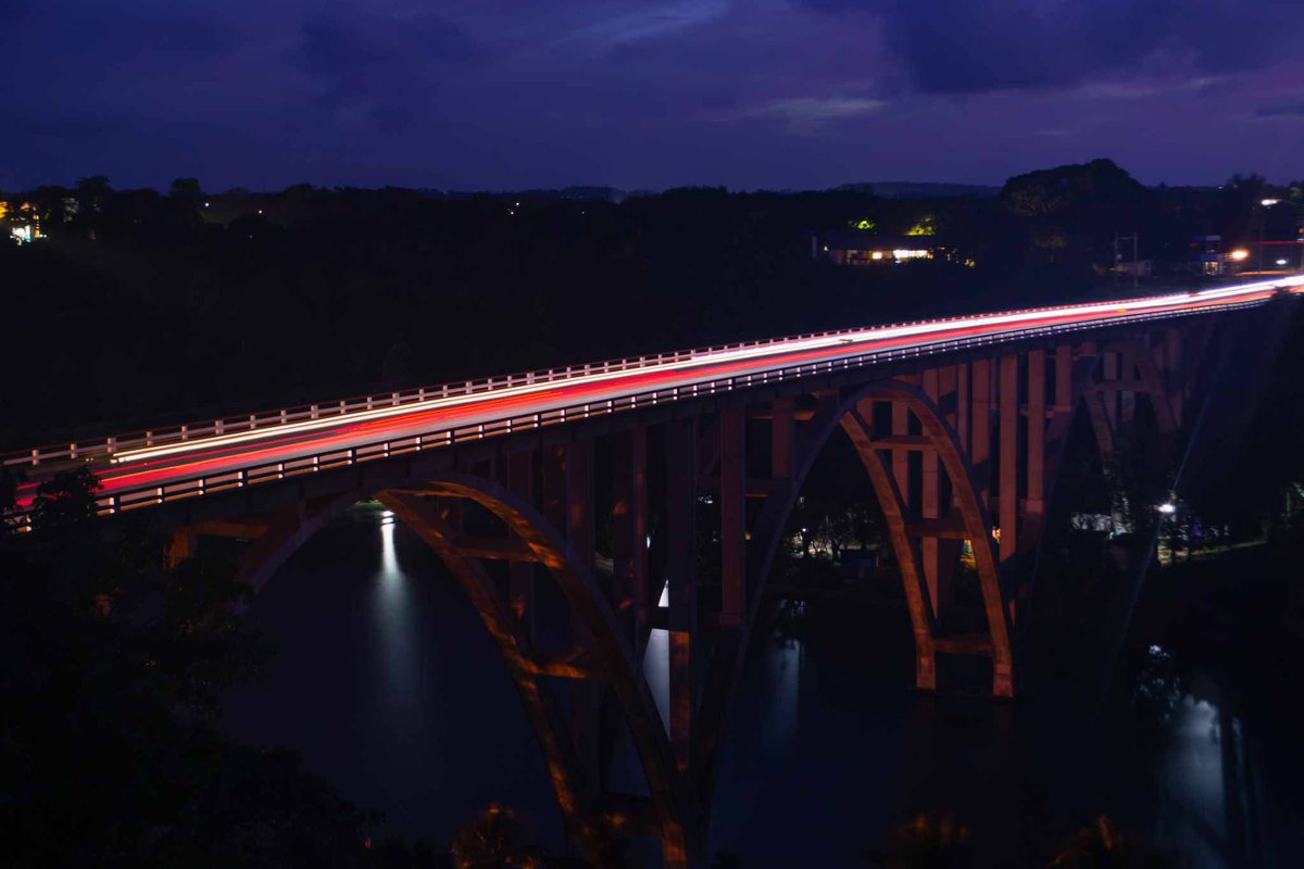 Hay un punto en el camino donde Matanzas se despide y Varadero comienza a latir 🌉
El puente de Canímar guarda historias bajo sus aguas y promesas rumbo al mar.
Cuando vayas a Varadero, pasarás por aquí… presta atención la próxima vez que lo cruces ✨
(📷Frank Franco) 👏👏
