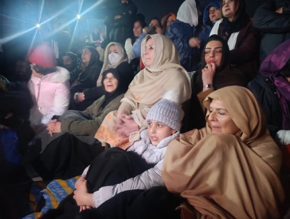 AS_Resists's tweet image. My respect to Imran Khan’s sisters and all of the workers who are still outside adiala at this hour in this freezing cold!!